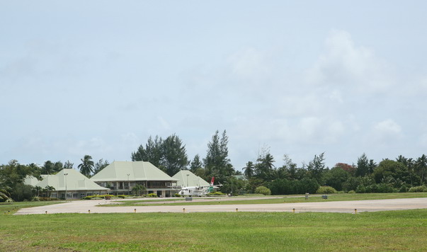 Flghf Pralin mit großer Maschine.jpg